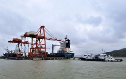 Hàng hóa qua cảng biển tấp nập, báo hiệu sự bứt phá của hàng hải năm 2023