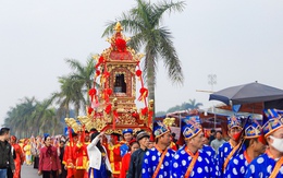 Cận cảnh lễ rước kiệu Ngọc Lộ mở đầu cho Lễ hội khai ấn Đền Trần 2023