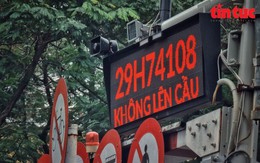Cận cảnh biển báo thông minh tại các 'điểm đen' giao thông ở Hà Nội