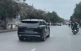 VinFast VF 9 xuất hiện trên đường phố Hà Nội