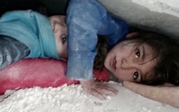 Thảm hoạ động đất: Bé gái Syria 5 tuổi che chắn cho em trai giờ ra sao?
