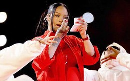 Vì sao chỉ dặm phấn vài giây trên sân khấu Rihanna đã đem lại 132 tỷ đồng?
