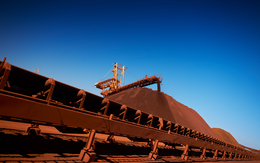 Quặng sắt – dầu thô: đâu là hàng hóa có bước chạy đà tốt từ đầu năm tới nay?
