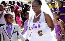 Cậu bé 9 tuổi kết hôn với người phụ nữ 62 tuổi: Câu chuyện phía sau khiến nhiều người cảm động
