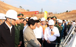 Thủ tướng Chính phủ kiểm tra công tác thi công dự án Nhà máy Thủy điện Hòa Bình mở rộng