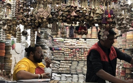 Thăm khu chợ sầm uất bậc nhất New Delhi, nơi người bán hàng toàn là đàn ông