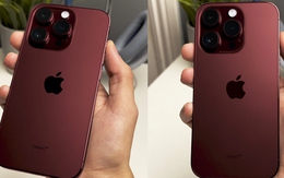 iPhone 15 Pro Max màu đỏ rượu trên tay nhìn quyến rũ và sang chảnh thế này, iFan không mê mới lạ!