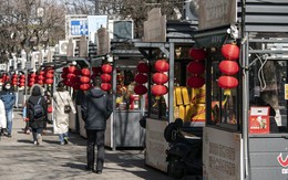 Trung Quốc 'phù phép' cho các hàng chục nghìn bốt xét nghiệm Covid: Địa điểm 'muốn quên' của người dân nay thành cửa hàng thực phẩm và trạm nghỉ cho công nhân vệ sinh