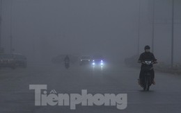 Sương mù 'nuốt' nhà cao tầng ở Vinh, hàng loạt chuyến bay bị hủy
