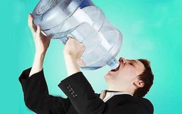 3 biểu hiện này sau khi uống nước cho thấy cơ thể không khoẻ