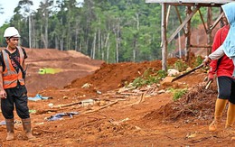 Cơn sốt khai thác niken để sản xuất pin xe điện bùng nổ: Người dân Indonesia cầm mã tấu giữ đất
