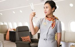 Đặc quyền của tiếp viên hàng không trên phi cơ riêng cho giới siêu giàu: Kiếm 12 triệu đồng/ ngày, được tặng đồ hiệu là chuyện thường