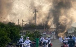 Cháy dữ dội tại công ty bánh gạo One-One rộng hơn 5.000 m2 ở Thừa Thiên Huế