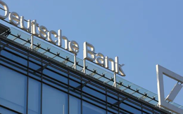 Cố phiếu Deutsche Bank giảm mạnh sau khi hợp đồng hoán đổi rủi ro tín dụng tăng vọt
