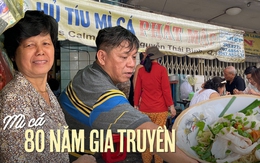 Tiệm hủ tiếu mì cá 80 năm ở Quận 1 đến ăn phải chấp nhận nguyên tắc "thay chỗ" và “thủ tục” tung tô đặc biệt của bà chủ