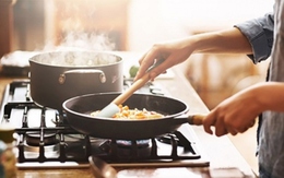 6 thói quen nấu ăn rước hoạ ung thư gần như gia đình nào cũng phạm phải: Từ bỏ ngay!