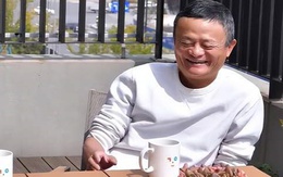 Tái xuất sau 1 năm ‘ở ẩn', tỷ phú Jack Ma gây chú ý với diện mạo giản dị và đôi giày vải: Càng giàu có, càng ít phô trương?