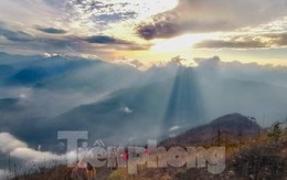 Săn mây giữa khung cảnh 'thần tiên' trên đỉnh núi Lảo Thẩn - Y Tý