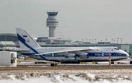Lạ lùng chiếc máy bay khổng lồ của Nga bị mắc kẹt tại Canada, phí đỗ đã lên tới gần 8 tỷ đồng