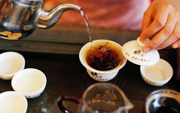 Gây sốt khi vừa đến tay Tổng thống Mỹ: Thế giới kinh ngạc trước loại trà Trung Quốc quý như ‘cả giang sơn’