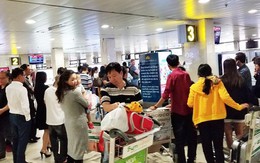 Khách tới sân bay Tân Sơn Nhất phải chờ lấy hành lý hơn 1 tiếng