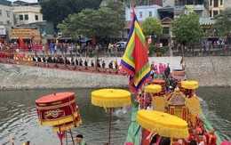 Người Hà Nội nô nức đến chùa Láng xem rước kiệu Thánh qua sông Tô Lịch