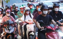 TP HCM: Bến xe, đường ra sân bay đông nghịt người