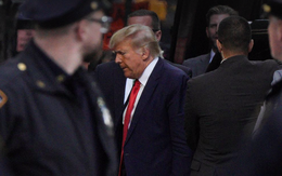 Hình ảnh cựu Tổng thống Mỹ Trump đến New York để chuẩn bị ra toà