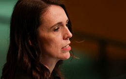 Nữ Thủ tướng New Zealand rơi nước mắt trong phát biểu cuối cùng