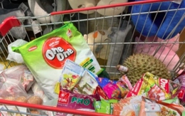Người dân TPHCM thắt chặt chi tiêu, siêu thị tìm đủ cách xoay xở
