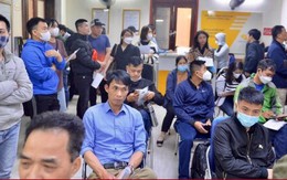 Nườm nượp người dân xếp hàng chờ làm lý lịch tư pháp ở Hà Nội