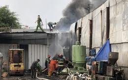 Nhiều người ôm tài sản tháo chạy trong vụ cháy ở quận Bình Tân