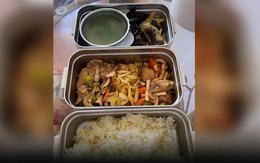 Để có bữa ăn “ngon, bổ, rẻ”, người trưởng thành Trung Quốc sẵn sàng ngồi vào bàn dành cho trẻ em