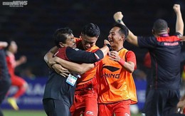 U22 Indonesia ăn mừng hụt, chung kết SEA Games 32 căng thẳng tột độ