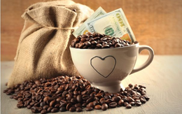 Thị trường ngày 17/5: Giá cà phê robusta chạm đỉnh mới, dầu, vàng, quặng sắt quay đầu giảm