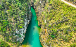 Phát hiện hẻm đá hoang sơ trên sông Nho Quế, Hà Giang đẹp như phim Hollywood