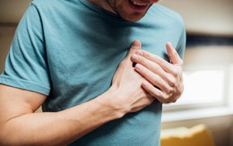 Hít thở sâu bị đau ngực khi nào là triệu chứng của Covid-19?