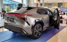 Giám đốc khoa học Toyota khẳng định việc làm 100% xe điện sẽ khiến khách giữ xe xăng cũ lâu hơn