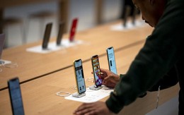 Nghịch lý: Thế Giới Di Động, FPT Shop... ra sức kích cầu iPhone, Samsung,... nhưng lượng smartphone về Việt Nam đang giảm mạnh nhất Đông Nam Á