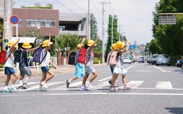 Đằng sau những đứa trẻ Nhật Bản tự đi bộ đến trường: Sự chung sức của cả cộng đồng và giáo dục tinh tế