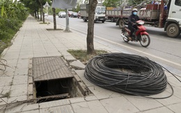 Hà Nội: Hàng loạt hố ga mất nắp "giăng bẫy" người đi đường