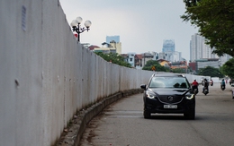 Hà Nội: Tường rào bê tông bất thường cản trở giao thông tại khu vực đường Vành đai 2,5