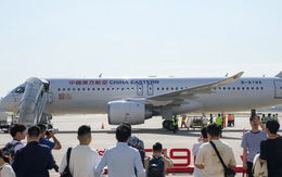 Máy bay Trung Quốc tự chế tạo hoàn thành chuyến bay thương mại đầu tiên