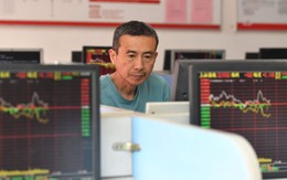 Chứng khoán bước vào thị trường giá xuống, nhà đầu tư Trung Quốc nhìn đâu cũng thấy 'nỗi đau'