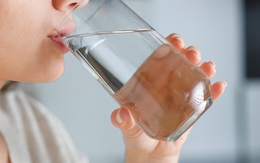 Những người uống nước kiểu này có nguy cơ tử vong sớm cao hơn 21%