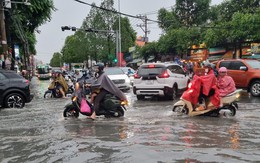 TPHCM, Đồng Nai, Bình Dương: Nhiều nơi mưa đá, đường phố thành sông