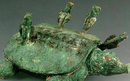 Lão nông câu cá vớt được “rùa lạ”, không ngờ là bảo vật hơn 3.000 năm