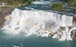 Những hình ảnh đáng kinh ngạc khi thác Niagara cạn trơ đáy: 12.000 năm mới có một lần