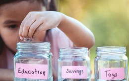 Trẻ bao nhiêu tuổi nên bắt đầu được dạy về tiền, 12 nguyên tắc giúp tạo thói quen tiêu tiền trong tương lai của bé