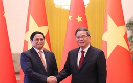 Thủ tướng Trung Quốc đón Thủ tướng Việt Nam, chứng kiến lễ ký 6 văn kiện hợp tác